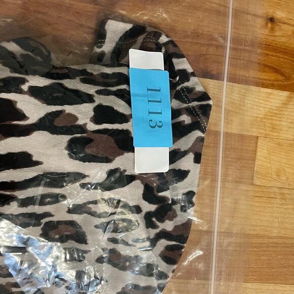 Chicos Travelers Top Leopard Animal Print Asymmetrical Slinky Size 0 US Small - Picture 8 of 8